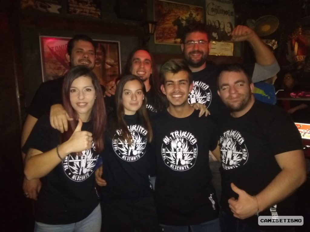 Las equipaciones de Tributo Z, los Saiyan del futbolín. Continúa la fiebre camisetil en la liga de futbolín. Esta vez el quipo de Tributo Z